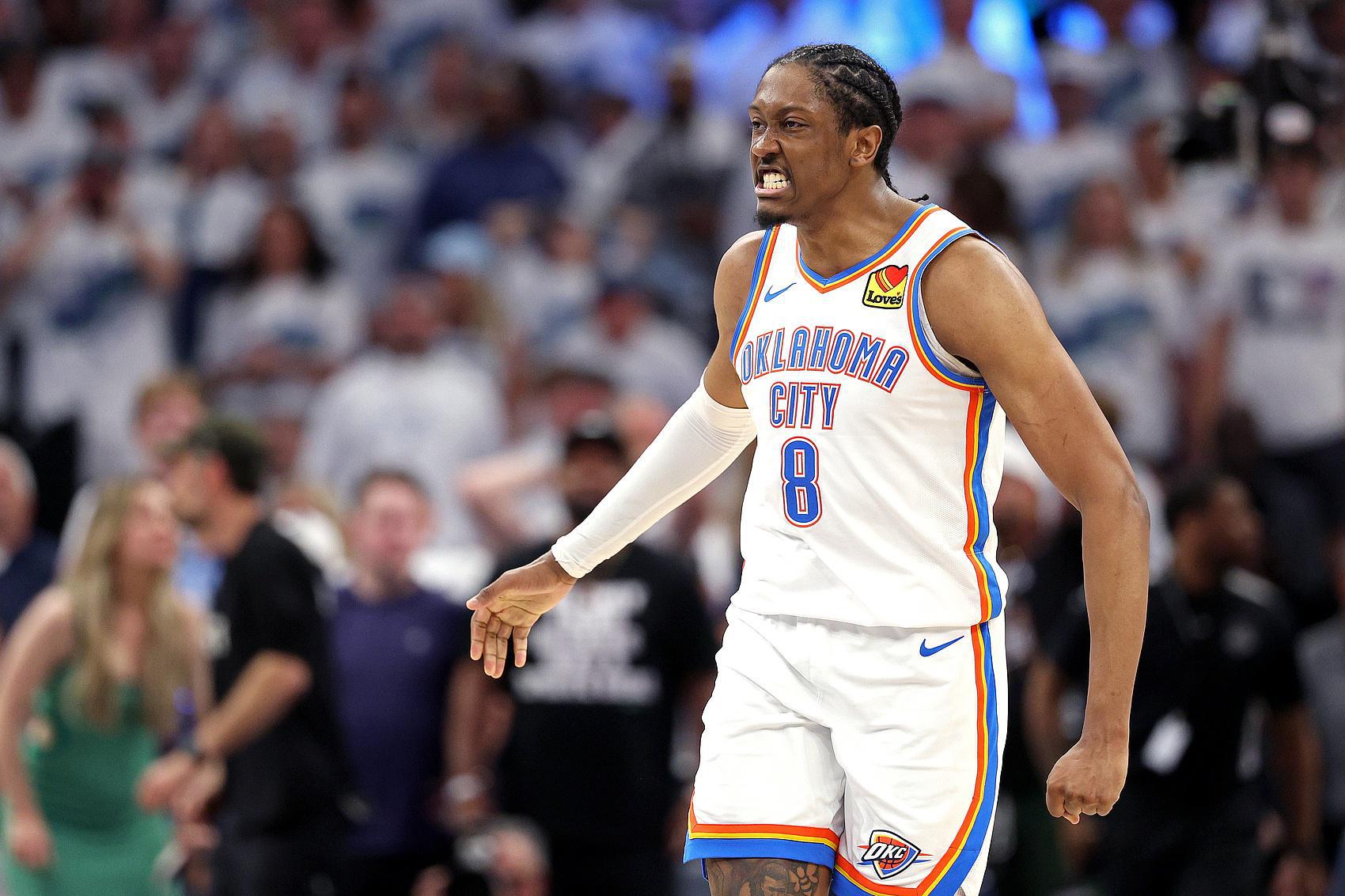 杰伦威：今天感觉整个球馆都在振动 我们的主场氛围一直这么酷