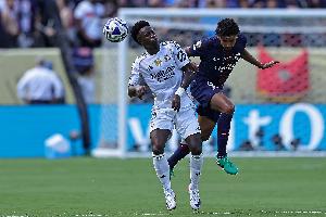 开云下载-记者：阿隆索原计划不首发维尼修斯 阿诺德受伤导致巴尔韦德踢边