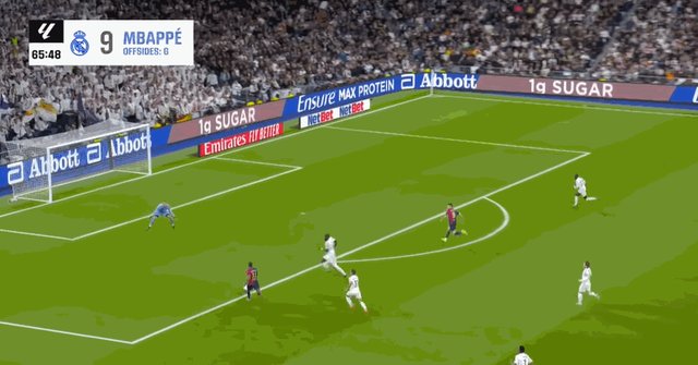 1729978920306060301.gif 莱万立柱.gif