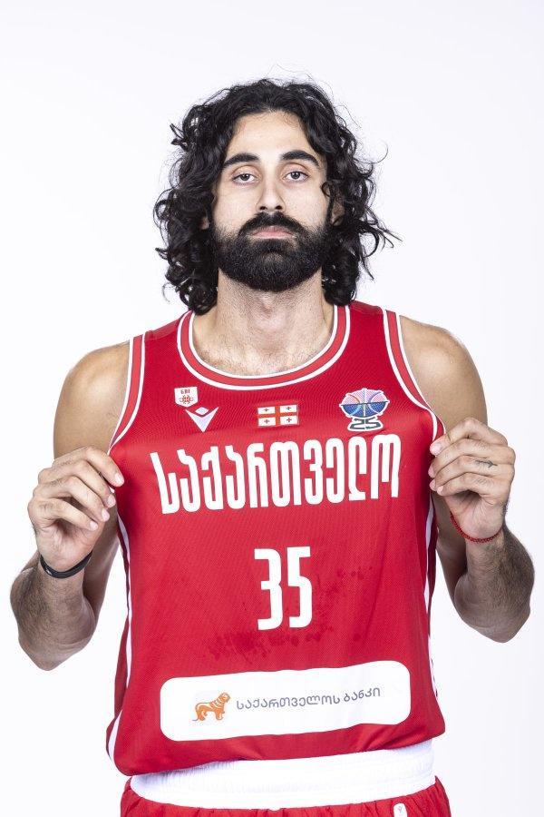 开云下载-艺术气息！魔术&amp;amp;格鲁吉亚中锋比塔泽在社交媒体晒出自己的新造型