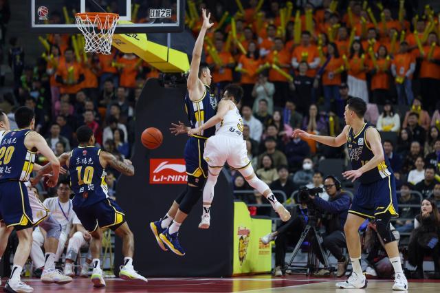 开云线上入口-CBA前四血战白热化：广厦领跑 辽京疆逆袭搅局