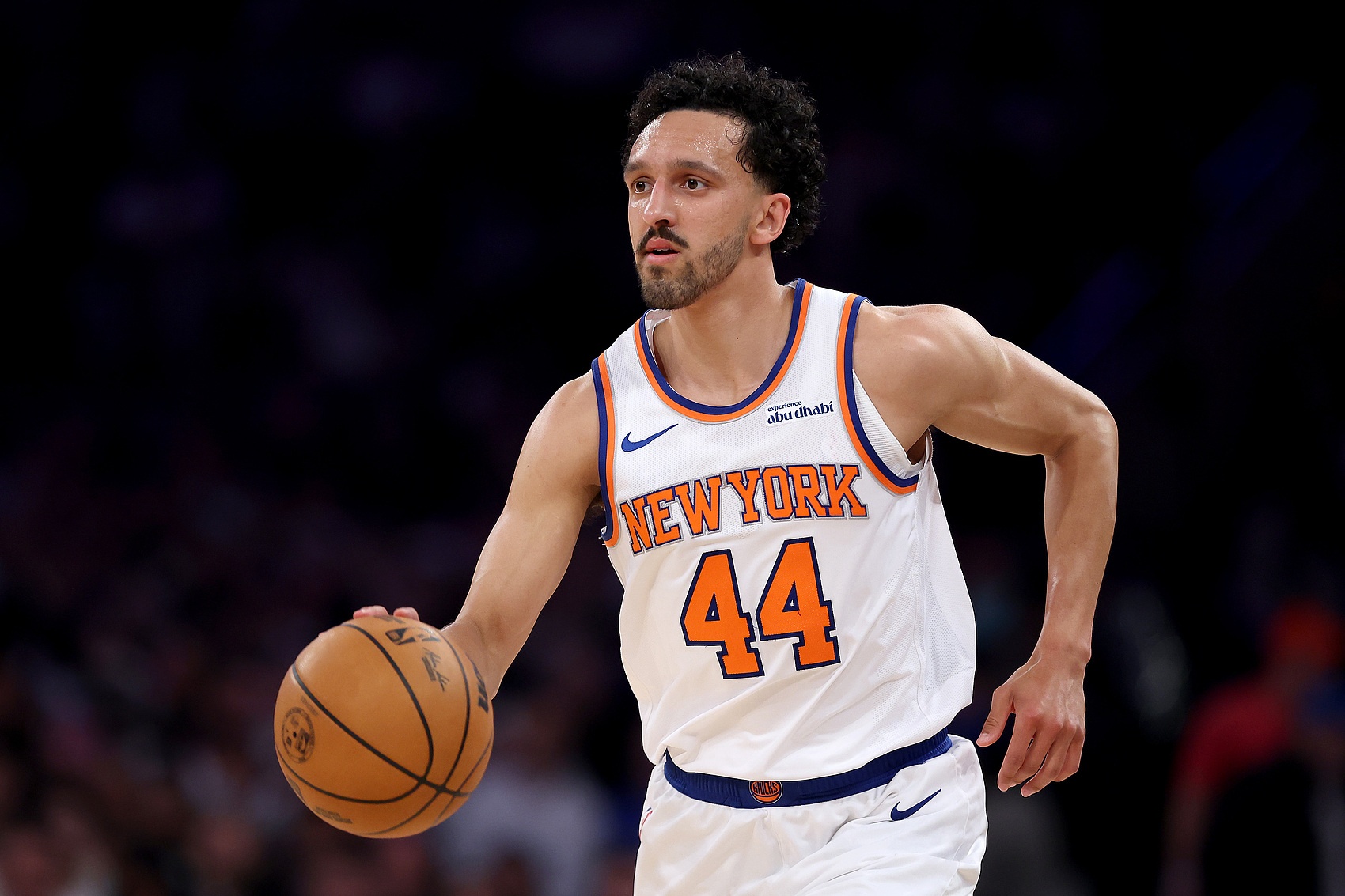 开云下载-残暴！尼克斯16记三分射穿篮网 最终狂胜54分