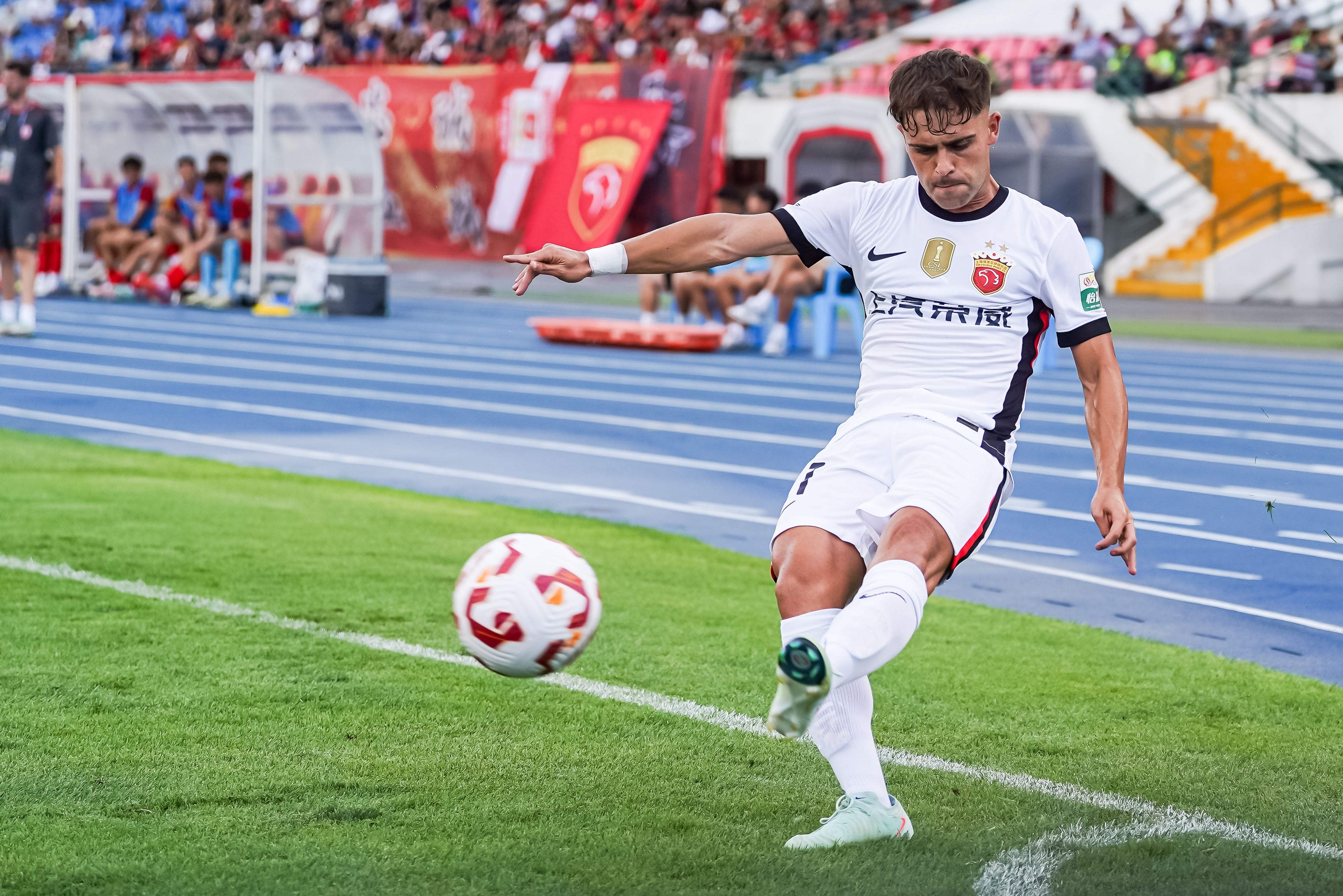 开云下载-记者：不明白梅伦多被换为啥有那么大争议，关键问题中场引援不行